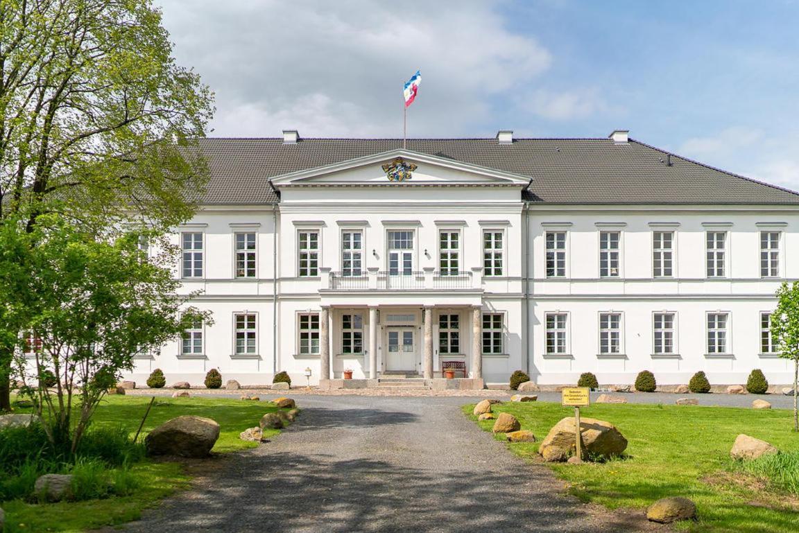 Gutshaus Gross Helle Apartment Moelln Bagian luar foto